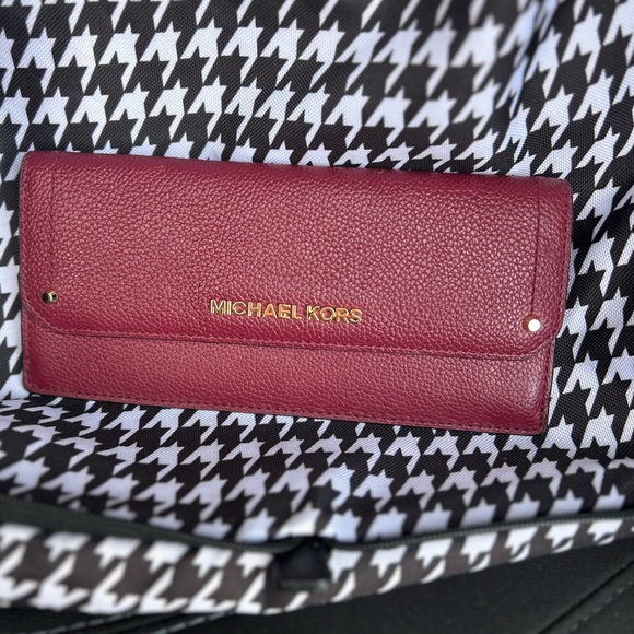 Michael Kors Jet Set Travel Carryall leather Wallet.cherry PURSE-SALE was $50 - Picture 3 of 9